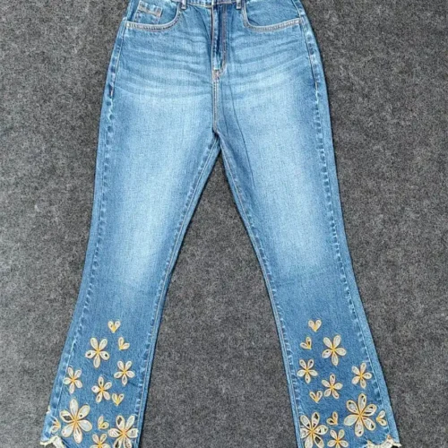 Women’s Floral Embroidered Cropped Flare Jeans