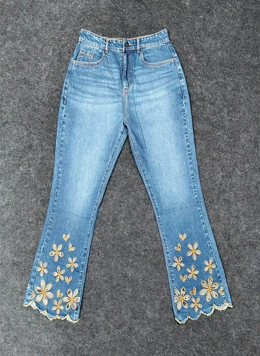 Women’s Floral Embroidered Cropped Flare Jeans